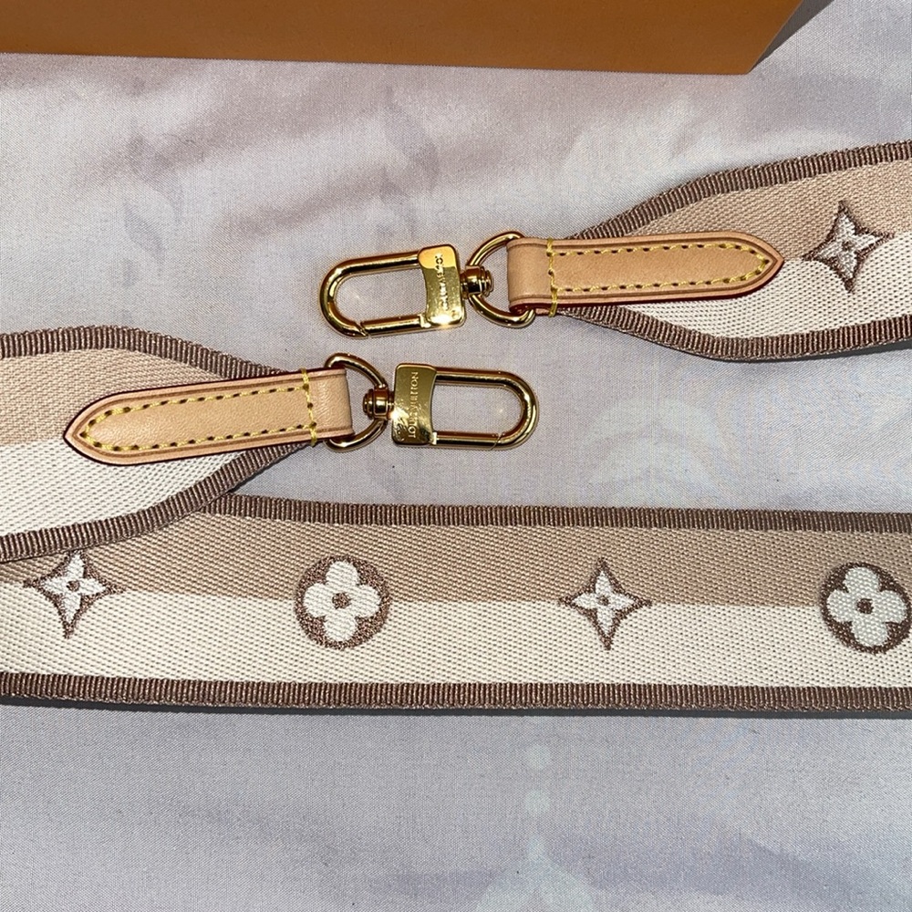 Brand new, never used Louis Vuitton beige guitar strap - Picture 3 of 7